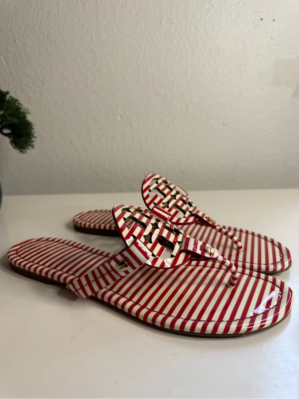 Tory Burch miller size 9  Red and White Striped Patent Logo Thong Sandals